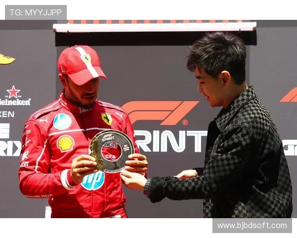 [F1]汉密尔顿冲刺赛夺冠 皮亚斯特里收获正赛杆位.