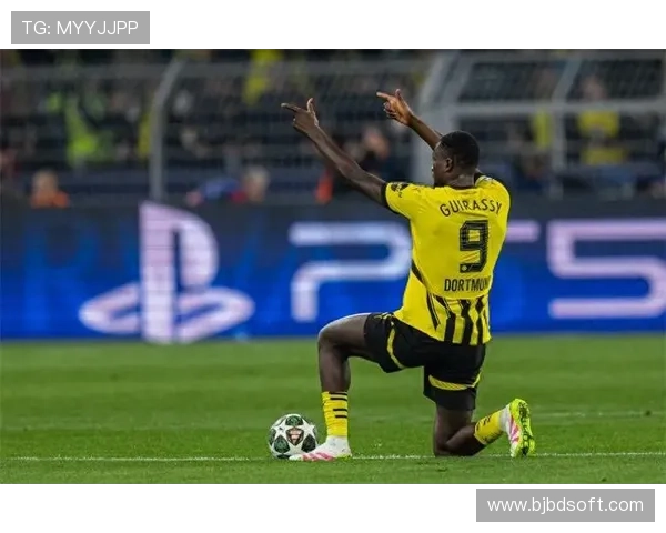 [德甲]吉拉西门前获良机 劲射完成帽子戏法.